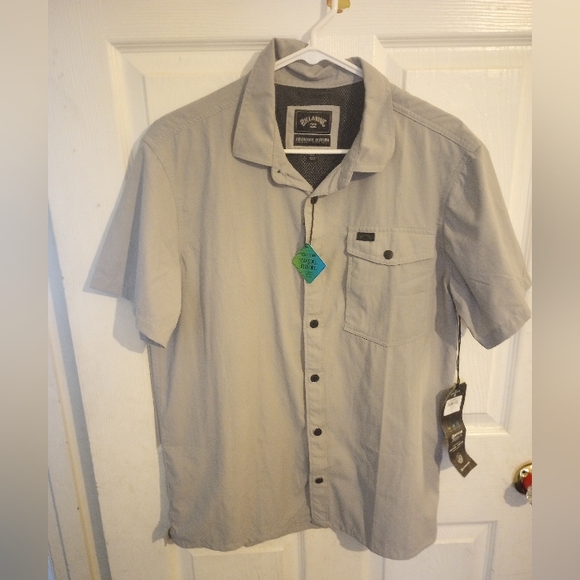 Billabong adventure edition, grey button down, NWT size medium - Picture 1 of 4